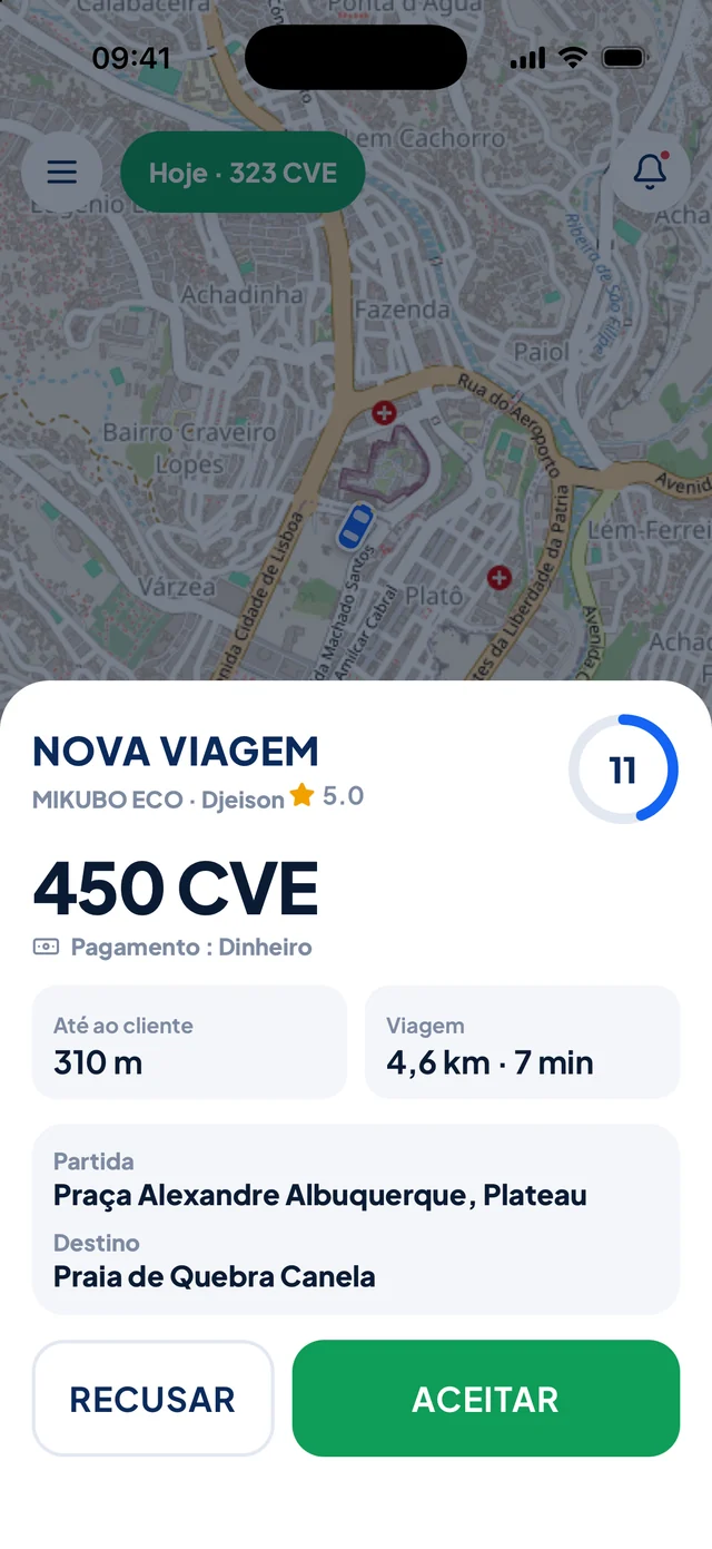 Pedido de nova viagem no ecrã do condutor: preço, distância, partida e destino, botões Aceitar e Recusar
